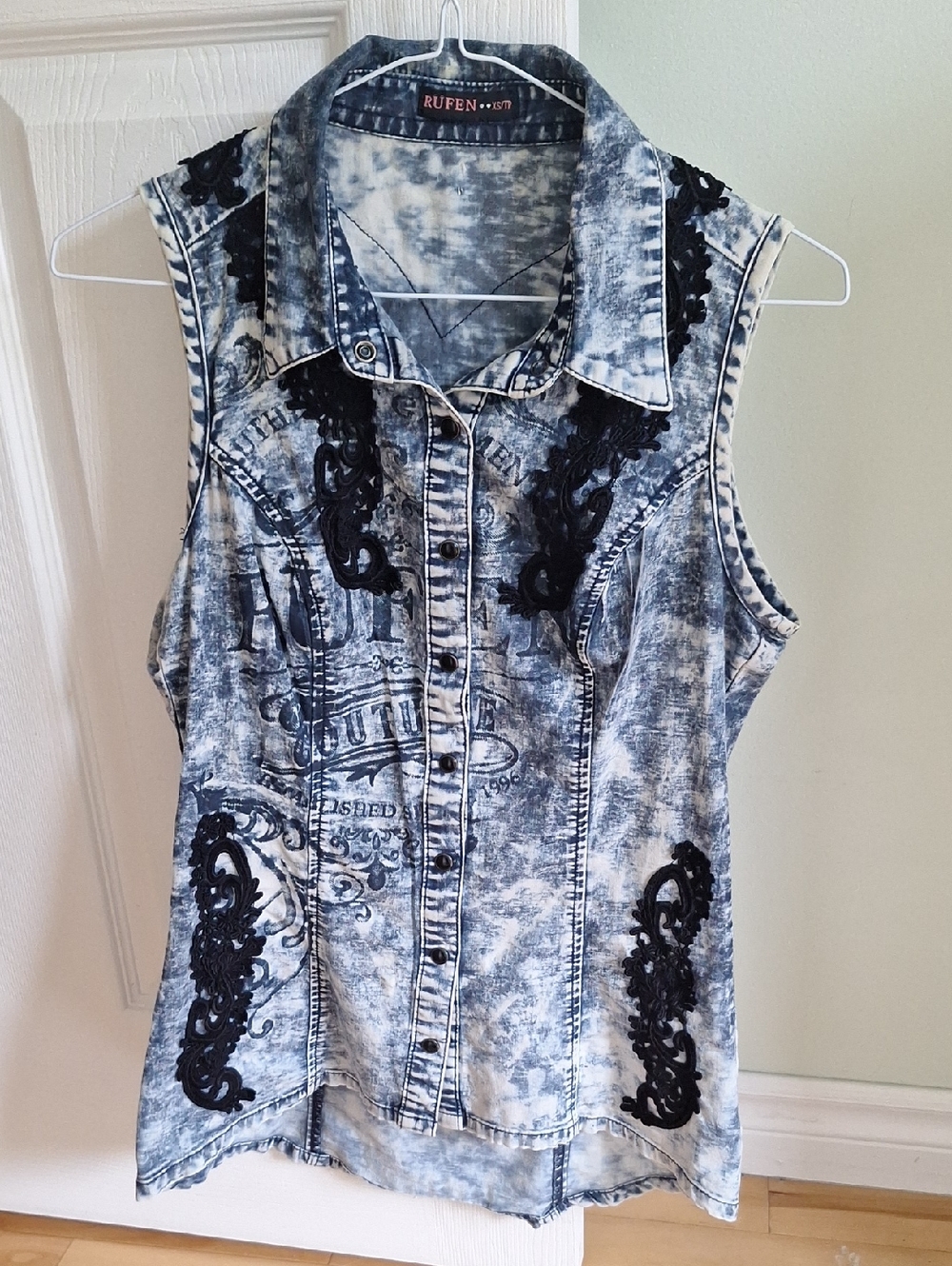 Rufen Acid-Wash Sleeveless Button-Down Shirt with Black Appliqué